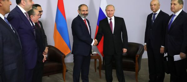 Встреча Президента России Владимира Путина и премьер-министра Армении Никола Пашиняна (14 мая 2018). Сочи - Sputnik Армения
