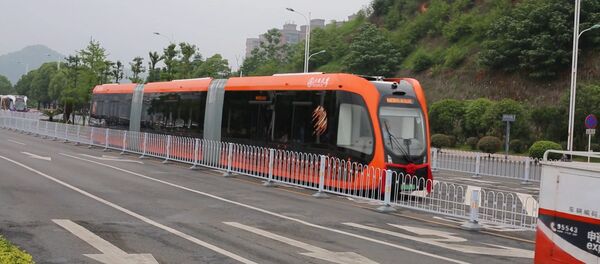 Безрельсовый электропоезд показали в Китае - Sputnik Արմենիա