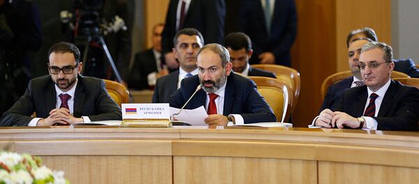Делегация Армении во главе с премьер-министром Николом Пашиняном на саммите ЕАЭС (14 мая 2018). Сочи Делегация Армении во главе с премьер-министром Николом Пашиняном на саммите ЕАЭС (14 мая 2018). Сочи - Sputnik Արմենիա