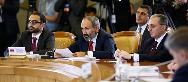 Делегация Армении во главе с премьер-министром Николом Пашиняном на саммите ЕАЭС (14 мая 2018). Сочи Делегация Армении во главе с премьер-министром Николом Пашиняном на саммите ЕАЭС (14 мая 2018). Сочи - Sputnik Армения
