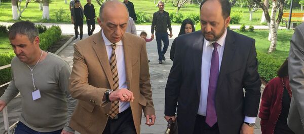 Министр образования и науки Армении Араик Арутюнян и подавший в отставку ректор ШГУ Саак Минасян Министр образования и науки Армении Араик Арутюнян и подавший в отставку ректор ШГУ Саак Минасян - Sputnik Արմենիա