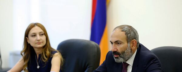 Премьер-министр Никол Пашинян представил нового министра культуры сотрудникам министерства (15 мая 2018). Еревaн - Sputnik Արմենիա