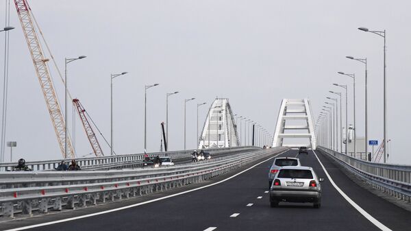 Начало автомобильного движения по Крымскому мосту - Sputnik Армения