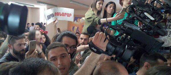 Ситуация в Мэрии Еревана (16 мая 2018) - Sputnik Армения