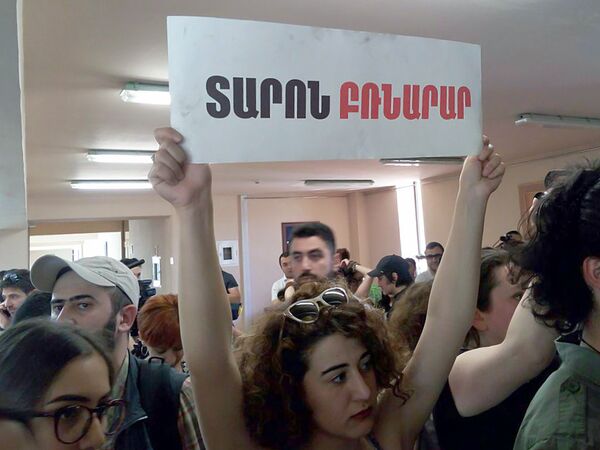 Ситуация в Мэрии Еревана (16 мая 2018) - Sputnik Армения