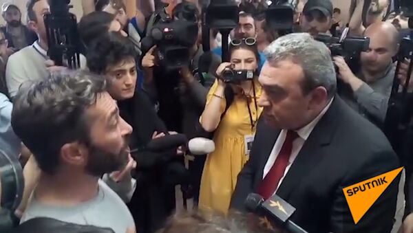 Активисты требуют отставки градоначальника Тарона Маркаряна - Sputnik Армения
