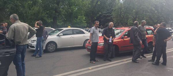 Митинг таксистов на улице Бейрута (16 мая 2018). Еревaн - Sputnik Արմենիա