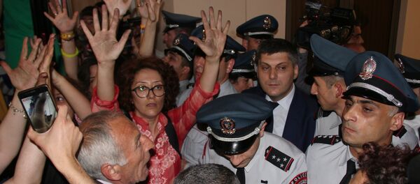 Демонстранты в Ереване требуют отставки мэра города - Sputnik Армения