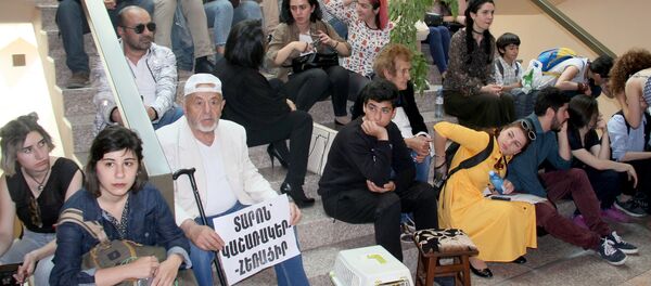 Активисты в мэрии столицы (16 мая 2018). Ереван - Sputnik Армения