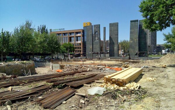 Строительные работы на месте будущего парка 2800-летия Еревана (17 мая 2018). Еревaн - Sputnik Армения