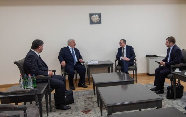 Министр иностранных дел Армении Зограб Мнацаканян и Генеральный секретарь ОДКБ Юрий Хачатуров - Sputnik Армения