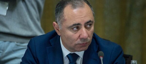 Министр энергетических инфраструктур и природных ресурсов Армении Артур Григорян на заседании правительства (17 мая 2018). Еревaн Министр энергетических инфраструктур и природных ресурсов Армении Артур Григорян на заседании правительства (17 мая 2018). Еревaн - Sputnik Արմենիա