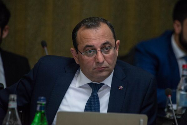 Министр экономического развития и инвестиций Армении Арцвик Минасян на заседании правительства (17 мая 2018). Еревaн - Sputnik Արմենիա