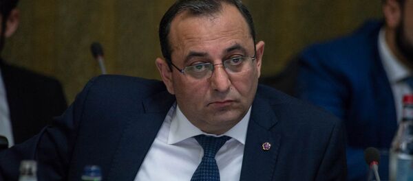 Министр экономического развития и инвестиций Армении Арцвик Минасян на заседании правительства (17 мая 2018). Еревaн - Sputnik Армения