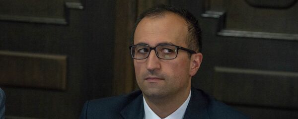 Министр здравоохранения Армении Арсен Торосян на заседании правительства (17 мая 2018). Еревaн - Sputnik Армения