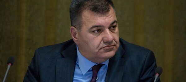 Министр транспорта, связи и информационных технологий Армении Ашот Акопян на заседании правительства (17 мая 2018). Еревaн Министр транспорта, связи и информационных технологий Армении Ашот Акопян на заседании правительства (17 мая 2018). Еревaн - Sputnik Արմենիա