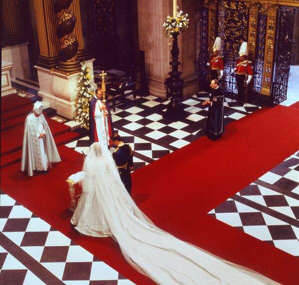 Свадьба принца Уэльского Чарльза и Леди Дианы, принцессы Уэльской в соборе Святого Павла (29 июля 1981). Лондoн, Великобритaния - Sputnik Армения