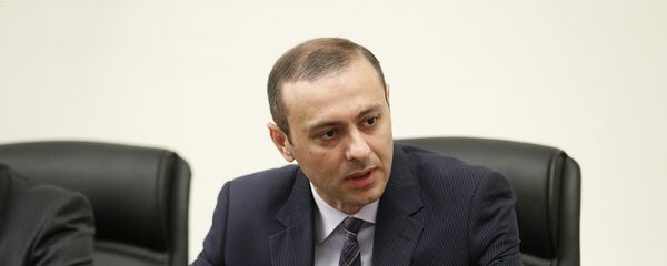 На совете безопасности Армении премьер-министр Никол Пашинян представил нового секретаря СБ Армена Григоряна (18 мая 2018). Еревaн На совете безопасности Армении премьер-министр Никол Пашинян представил нового секретаря СБ Армена Григоряна (18 мая 2018). Еревaн - Sputnik Արմենիա