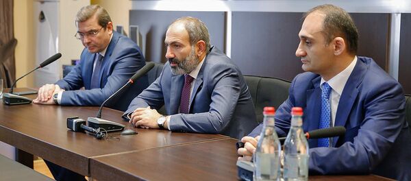 Премьер-министр Армении Никол Пашинян представил нового председателя КГД Давида Ананяна (18 мая 2018). Еревaн Премьер-министр Армении Никол Пашинян представил нового председателя КГД Давида Ананяна (18 мая 2018). Еревaн - Sputnik Армения