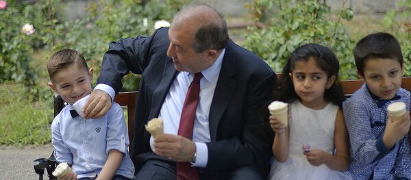 Президент Армении Армен Саркисян принял детей (18 мая 2018). Ереван  - Sputnik Արմենիա