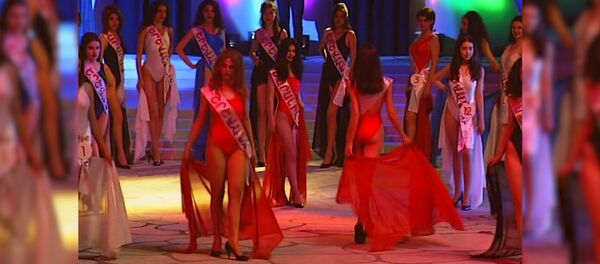 За корону Мисс 98 и состязались двадцать четыре армянские красавицы. - Sputnik Армения