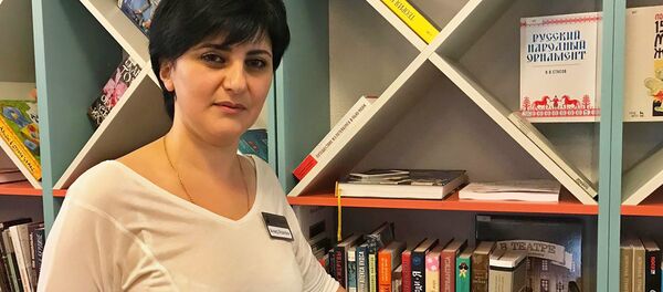 Заведующая библиотеки Семеновская Анаид Чобанян - Sputnik Արմենիա