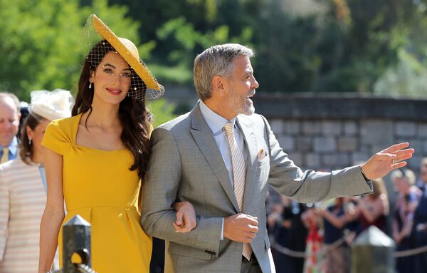 Джордж и Амал Клуни на свадьбе Принца Гарри и Меган Маркл (19 мая 2018). Виндзор, Великобритания Джордж и Амал Клуни на свадьбе Принца Гарри и Меган Маркл (19 мая 2018). Виндзор, Великобритания - Sputnik Արմենիա