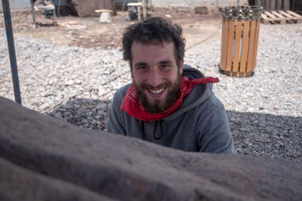 Итальянец Кристофер Липпи, сын Массимо на Международном симпозиуме скульптуры в Апаране - Sputnik Արմենիա