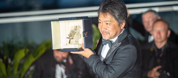 Режиссер Хирокадзу Корээда на фотосессии победителей в рамках церемонии закрытия 71-го Каннского международного кинофестиваля. - Sputnik Армения