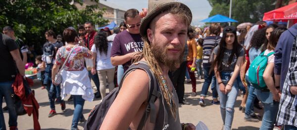 Фестиваль толмы посетили также туристы (20 мая 2018). Село Хнаберд, Араратская область Фестиваль толмы посетили также туристы (20 мая 2018). Село Хнаберд, Араратская область - Sputnik Արմենիա