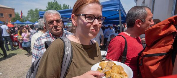 Տոլմայի փառատոնին մասնակցող զբոսաշրջիկներ - Sputnik Արմենիա