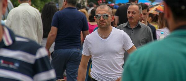 Посетитель фестиваля толмы (20 мая 2018). Село Хнаберд, Араратская область Посетитель фестиваля толмы (20 мая 2018). Село Хнаберд, Араратская область - Sputnik Արմենիա