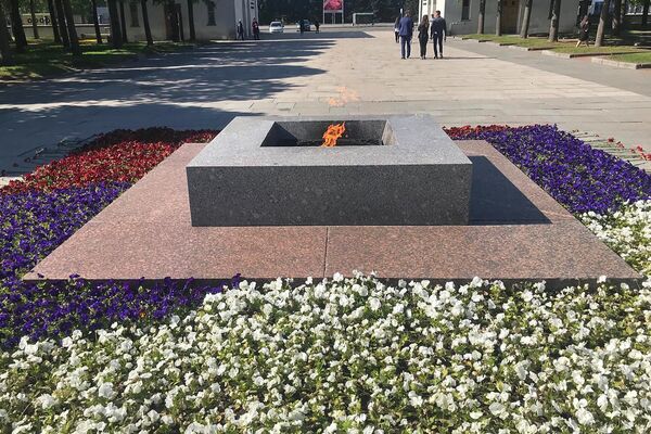 Вечный огонь в Пискаревском мемориальном кладбище, Санкт-Петербург - Sputnik Армения