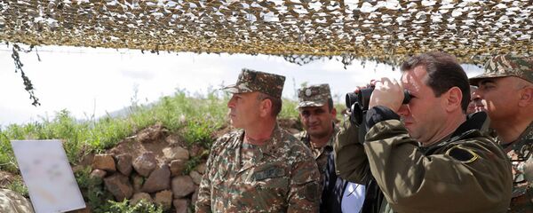 Министр обороны Армении Давид Тоноян на армяно-азербайджанской границе Министр обороны Армении Давид Тоноян на армяно-азербайджанской границе - Sputnik Արմենիա