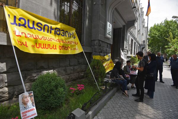 Активисты требуют отставки ген.прокурора Армении Артура Давтяна и освобождения политзаключенных (21 мая 2018). Еревaн - Sputnik Армения