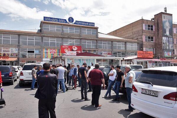 Шумиха вокруг ереванского ТЦ Сурмалу: кто жаловался на повышение арендной платы? Шумиха вокруг ереванского ТЦ Сурмалу: кто жаловался на повышение арендной платы? - Sputnik Армения