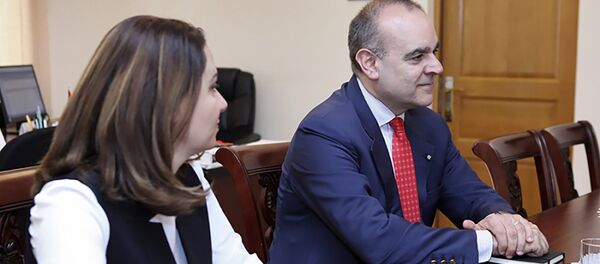 Посол Италии в РА посетил постоянную комиссию по вопросам европейской интеграции НС Армении (21 мая 2018). Еревaн Посол Италии в РА посетил постоянную комиссию по вопросам европейской интеграции НС Армении (21 мая 2018). Еревaн - Sputnik Արմենիա