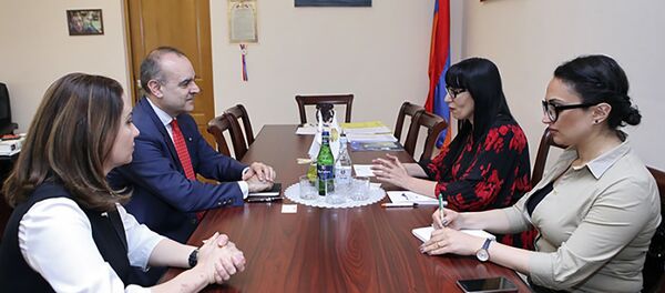 Посол Италии в РА посетил постоянную комиссию по вопросам европейской интеграции НС Армении (21 мая 2018). Еревaн Посол Италии в РА посетил постоянную комиссию по вопросам европейской интеграции НС Армении (21 мая 2018). Еревaн - Sputnik Армения