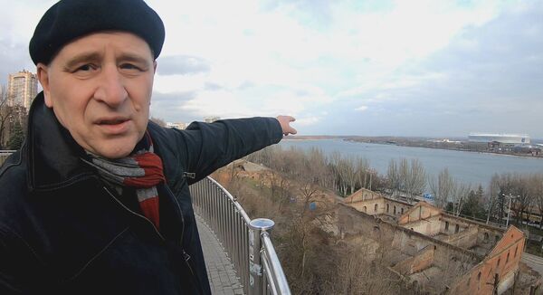 Ростов-на-Дону. Местный энтузиаст-краевед Борис показывает стадион Ростов-на-Дону. Местный энтузиаст-краевед Борис показывает стадион - Sputnik Армения