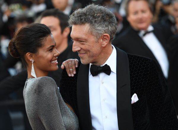 Модель Тина Кунаки и французский актер Венсан Кассель на красной дорожке в рамках 71-го Каннского международного фестиваля (12 мая 2018). Канны, Франция - Sputnik Արմենիա