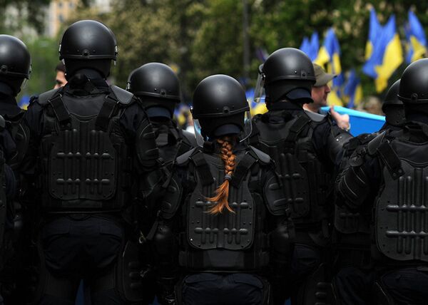 Фотография Косичка (Police pigtail) Сергея Гапона (Беларусь). Главные новости, одиночные фотографии. Фотография Косичка (Police pigtail) Сергея Гапона (Беларусь). Главные новости, одиночные фотографии. - Sputnik Армения