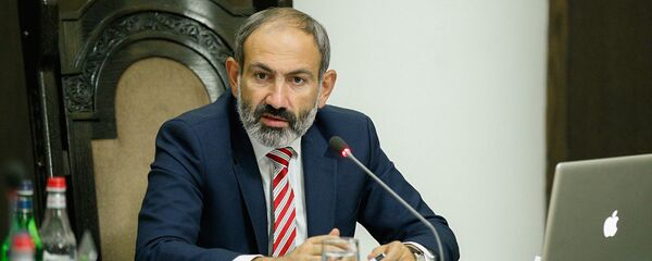 Премьер-министр Никол Пашинян на внеочередном заседании правительства Армении (22 мая 2018). Еревaн Премьер-министр Никол Пашинян на внеочередном заседании правительства Армении (22 мая 2018). Еревaн - Sputnik Армения