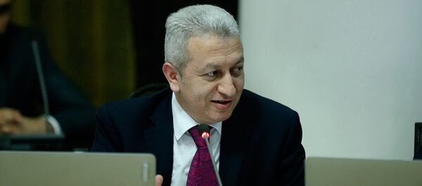 Министр финансов Атом Джанджугазян на внеочередном заседании правительства Армении (22 мая 2018). Еревaн - Sputnik Армения