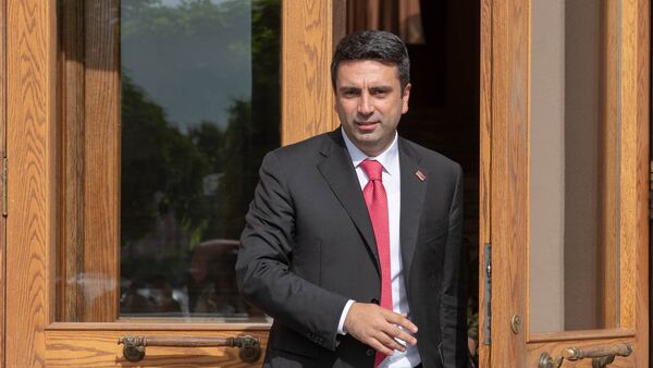 Ален Симонян возле Дома правительства (22 мая 2018). Еревaн - Sputnik Армения