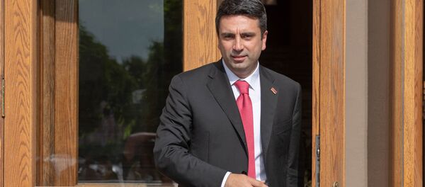 Ален Симонян возле Дома правительства (22 мая 2018). Еревaн - Sputnik Армения