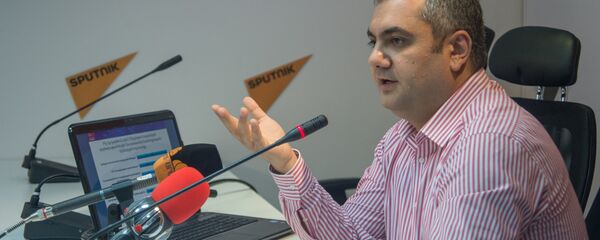 Пресс-конференция директора представительства Гэллап Интернейшнл в Армении Арама Навасардяна, который представил итоги опросов среди граждан Армении на тему Российские авиаудары по Сирии Пресс-конференция директора представительства Гэллап Интернейшнл в Армении Арама Навасардяна, который представил итоги опросов среди граждан Армении на тему Российские авиаудары по Сирии - Sputnik Արմենիա