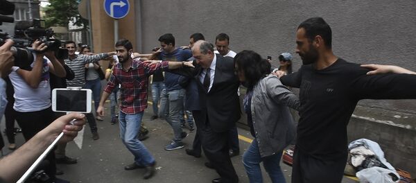 Президент Армении станцевал с активистами - Sputnik Армения