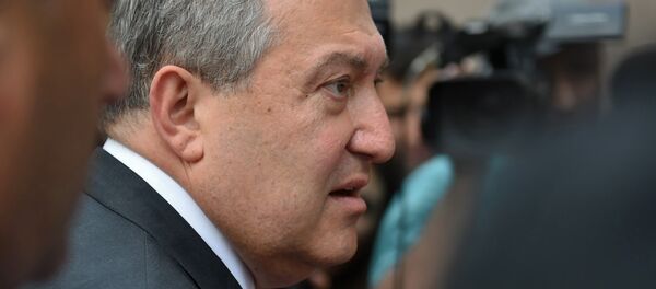 Президент Армении Армен Саркисян встретился с протестующими против экплуатации Амулсарского золоторудного месторождения (23 мая 2018). Еревaн Президент Армении Армен Саркисян встретился с протестующими против экплуатации Амулсарского золоторудного месторождения (23 мая 2018). Еревaн - Sputnik Արմենիա