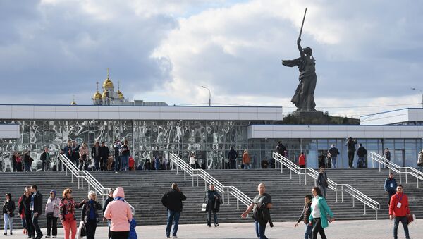 Вид на мемориал Родина-мать с площади перед стадионом Волгоград Арена - Sputnik Արմենիա