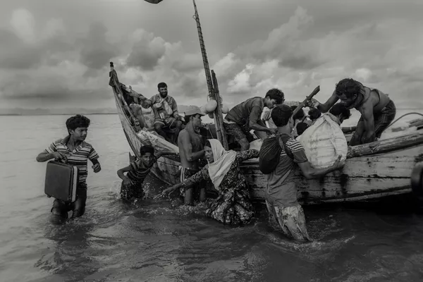 Снимок В убежище любой ценой фотографа Машрука Ахмета из Бангладеш, вошедший в шорт-лист лауреатов конкурса им. Андрея Стенина Снимок В убежище любой ценой фотографа Машрука Ахмета из Бангладеш, вошедший в шорт-лист лауреатов конкурса им. Андрея Стенина - Sputnik Армения